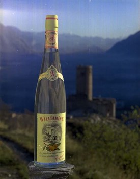 Werbung für die Williamine anfangs 1980er-Jahre mit dem Turm von Bâtiaz in Martigny, der bis 2012 auf der Etikette zu sehen war.